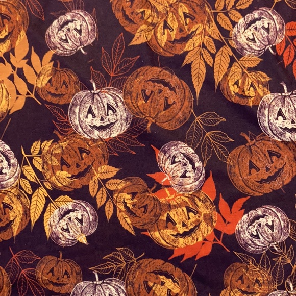 💜$10ifbundle3 one world fall themed print lightweight top size 1X or 3X - Picture 10 of 16